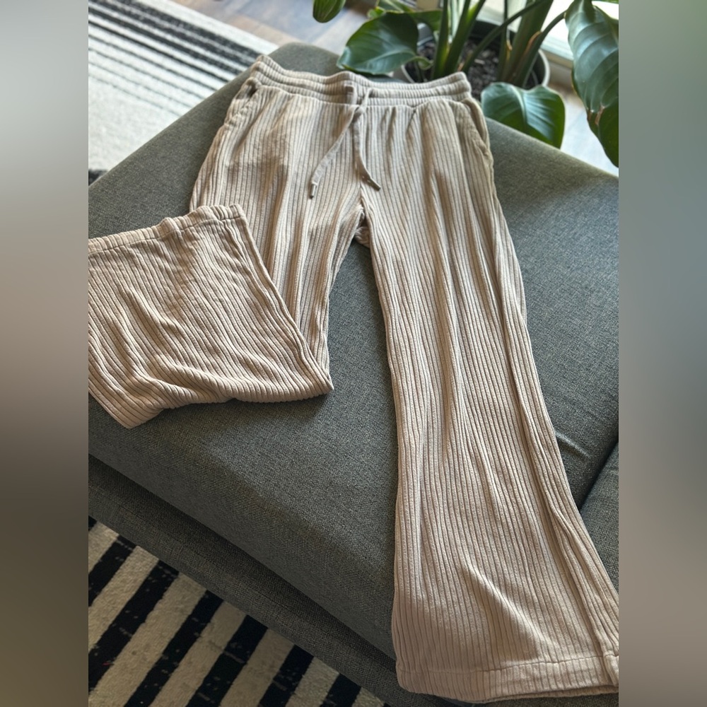Beyond Yoga Well Traveled Wide Leg Pants - Picture 3 of 11